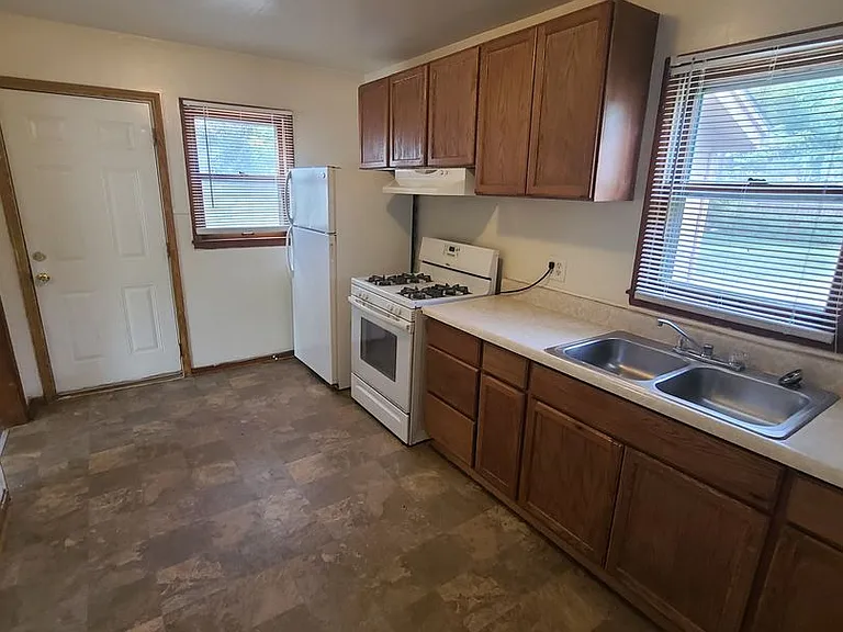1224 Downtain St — Photo 5