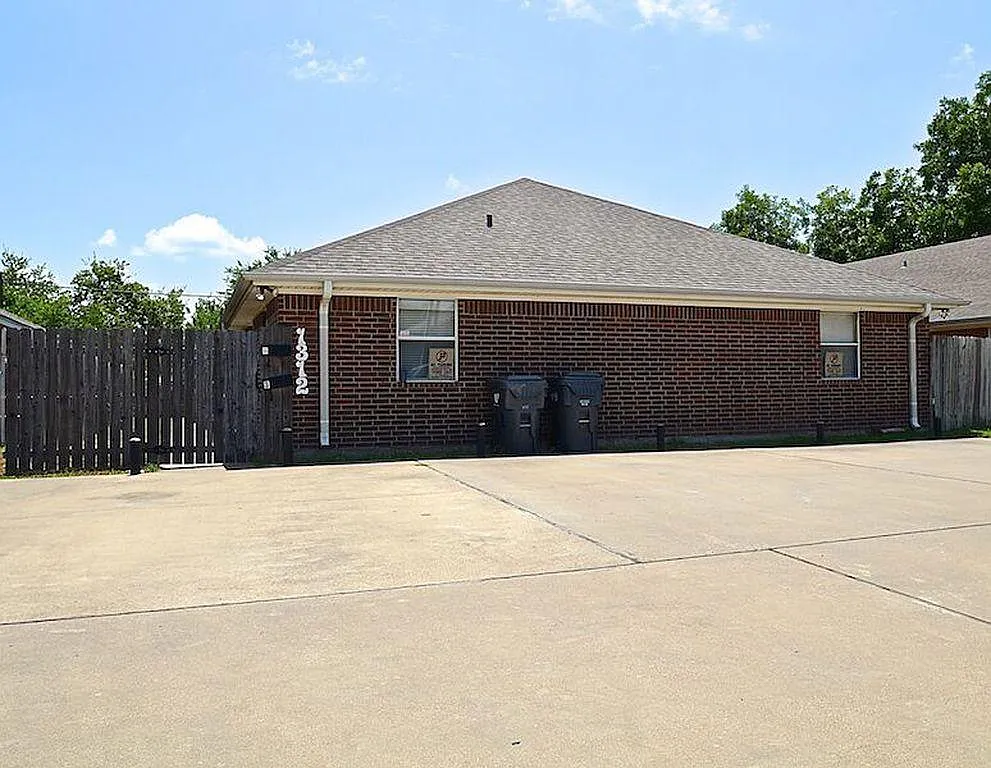 2 bed, 1350 sqft, $1,300 — Photo 1