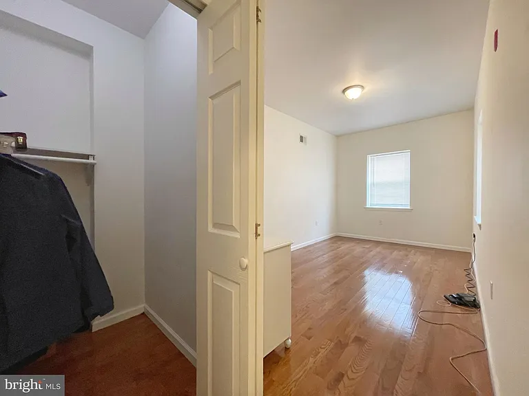 1131 Green St #1 — Photo 7