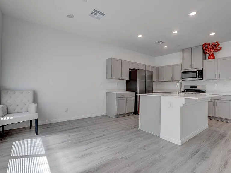 9938 Ullom Dr — Photo 29