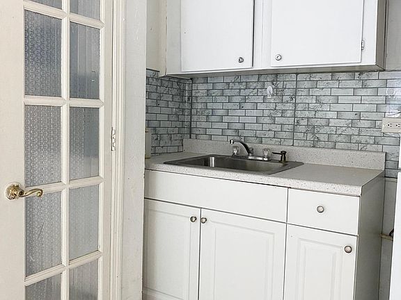 2nd image of 4685 SW 33rd Ave #3