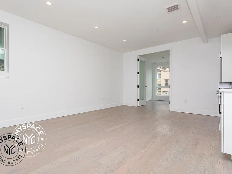 254 E 28th St #4A — Photo 2