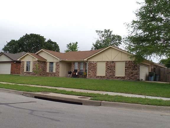 2nd image of 300 La Quinta Cir N