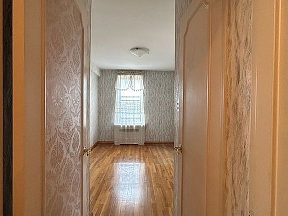 3rd image of 2555 Batchelder St APT 6L