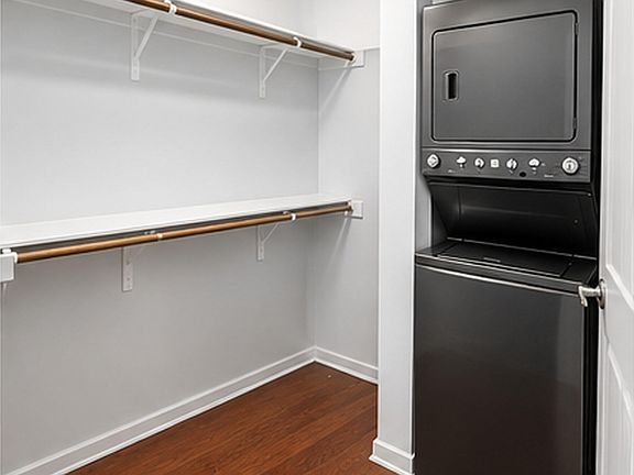 4th image of 2931 E 12th St Unit 200