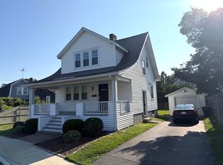 34 Caswell Ave, Newport, RI 02840