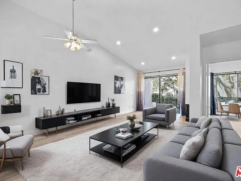 2522 W Macarthur Blvd #D — Photo 1