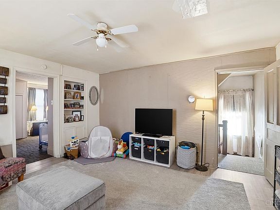 5th image of 3727 Lovell Ave