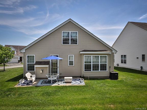 5th image of 65 Jasmine Dr