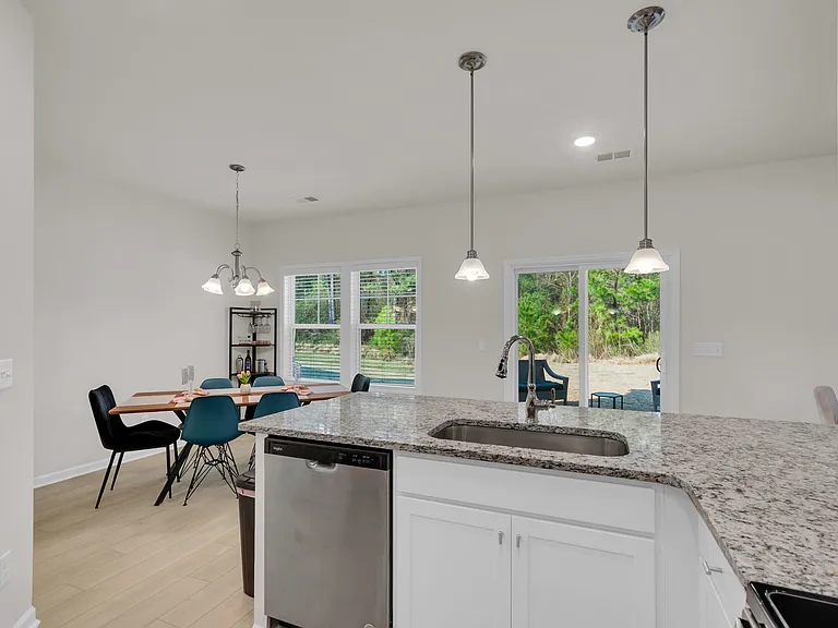 1110 Silverbend Trl — Photo 5