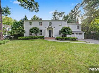 22 Birchwood Pl, Tenafly, NJ 07670