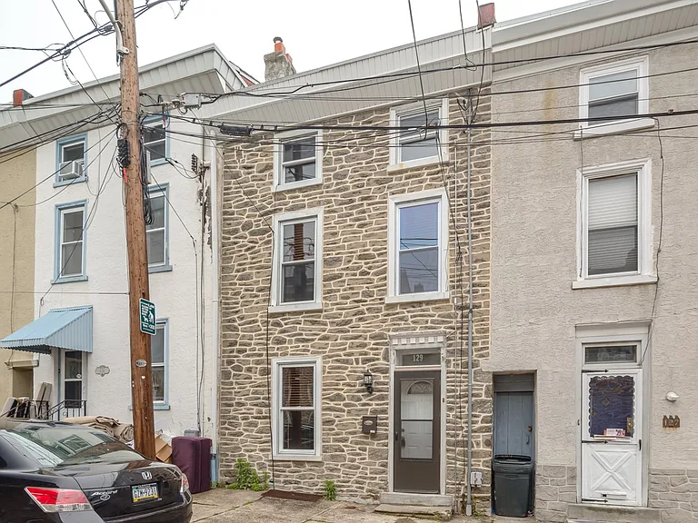 129 Krams Ave — Photo 1