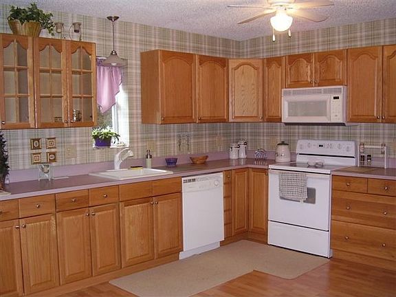 3rd image of 1306 Woodstock Dr