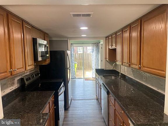 4th image of 2709 Steele Ct
