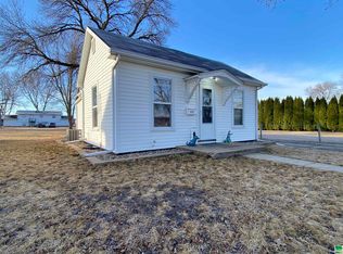412 7th St SW, Le Mars, IA 51031