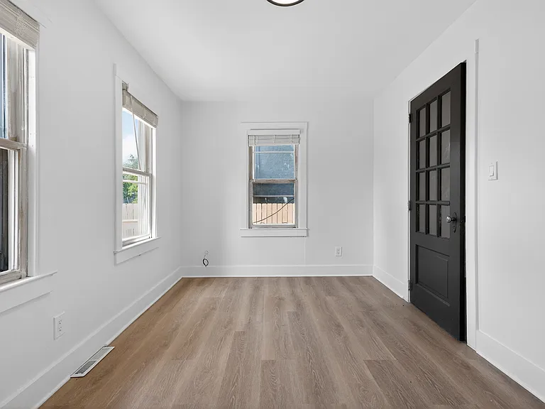 408 E Geneva St — Photo 16