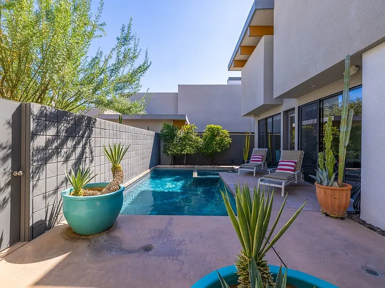 1506 E Baristo Rd — Photo 3