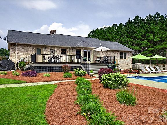 2nd image of 525 Gin Rd