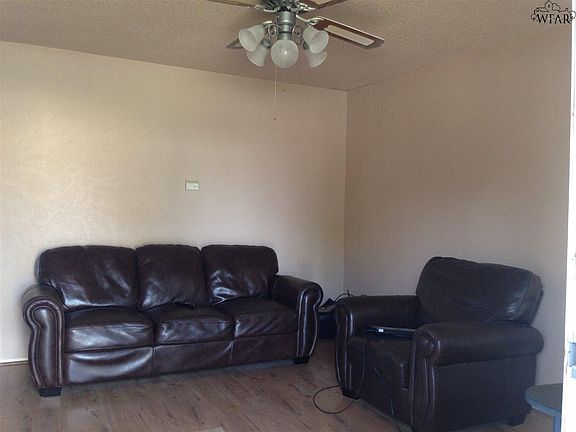 2nd image of 913 W Louisa Ave