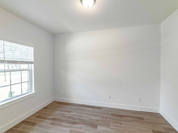 2nd image of 409 Twin Lakes Blvd