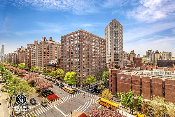 Sold by Coldwell Banker Warburg | media 3