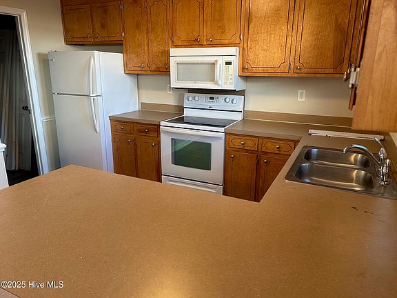 5th image of 3820 E Vancroft Cir Unit I6