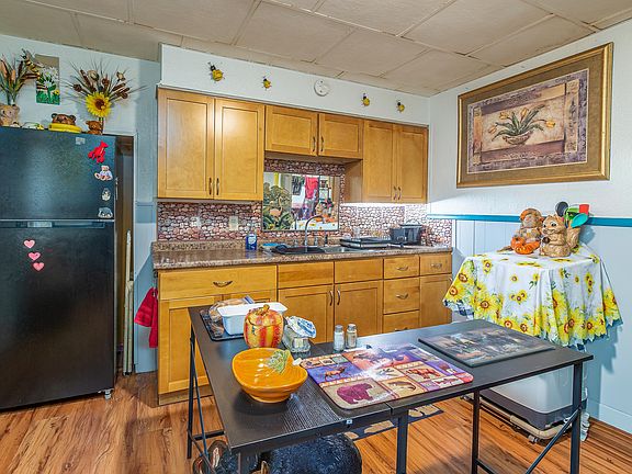 4th image of 341 Waldo Street