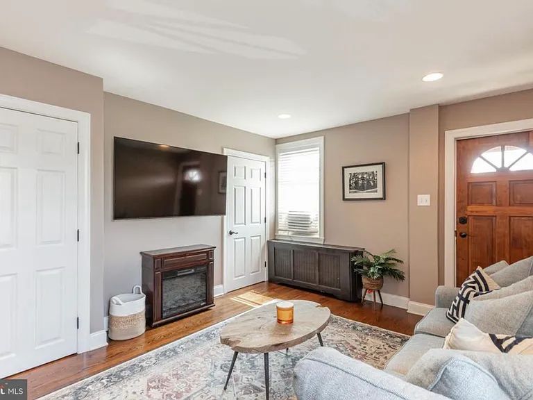 316 Spring Mill Ave — Photo 3