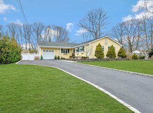 359 N Main St, Sayville, NY 11782