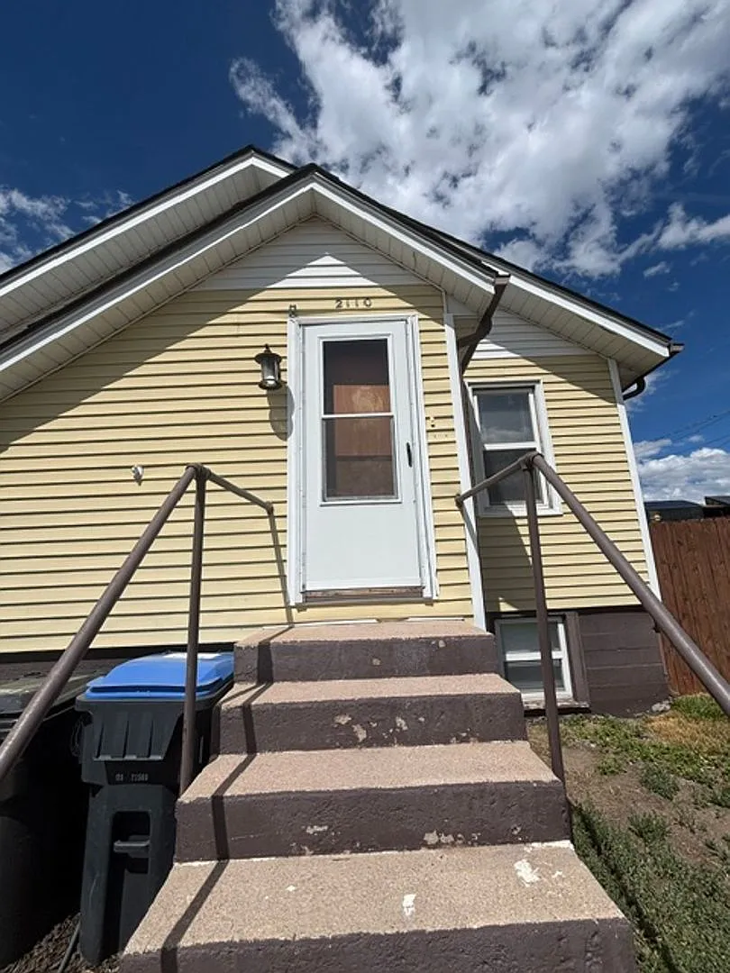 PM 145-1 2110 E. 13th Street Upper Unit — Photo 2
