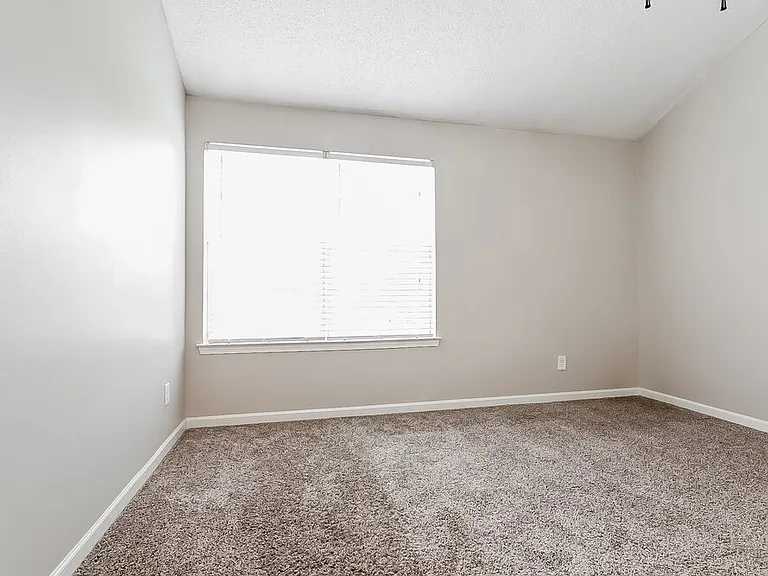 385 Hidden Creek Ln — Photo 11