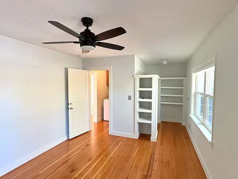 545 NE Irving Ave — Photo 12