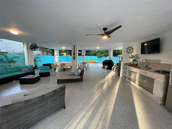 3rd image of 414 Coconut Dr