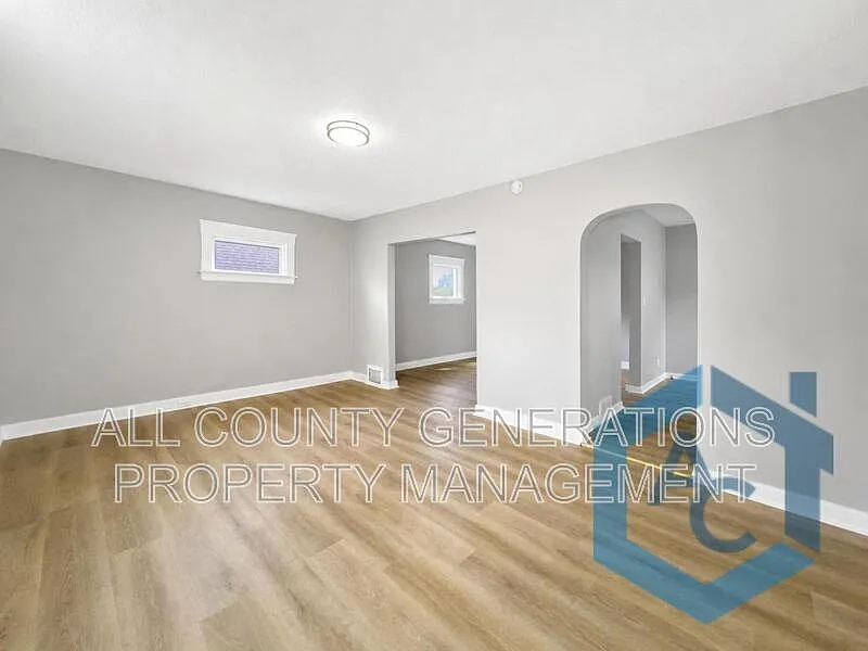 4 bed, 1.0 bath, 1144 sqft, $1,400 — Photo 3