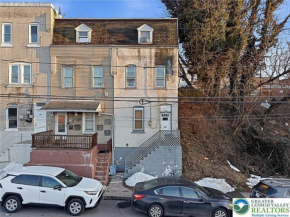 3rd image of 530 Auburn St