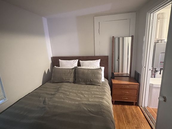 3rd image of 1 Franklin Pl #1