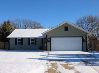 2209 Bluff Ct, Waukesha, WI 53186