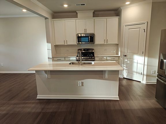 2nd image of 720 Maple Branch Cir