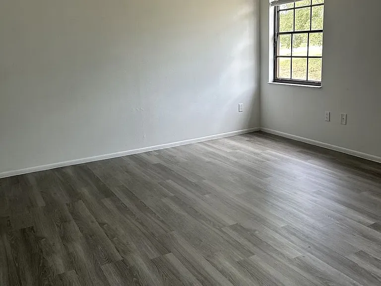 1028 Hickory Rd — Photo 8