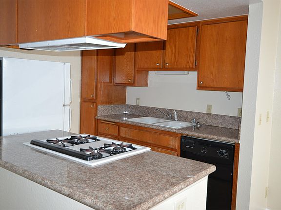 Kitchen, granite counters