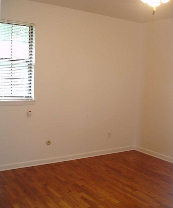 1st image of 709 N 72nd Ave