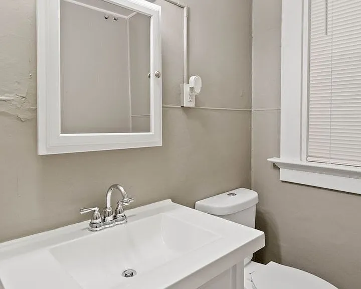 1221 N Monroe St — Photo 6