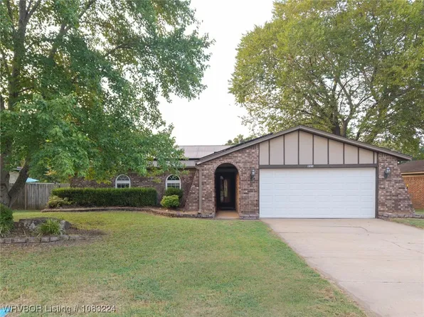 9123 Skypark Dr, Fort Smith, AR 72903