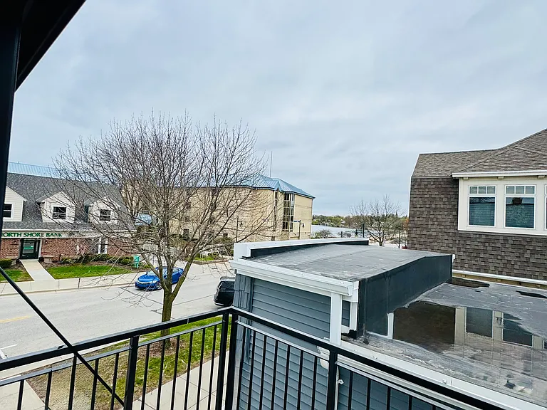 117 W Wisconsin Ave — Photo 16
