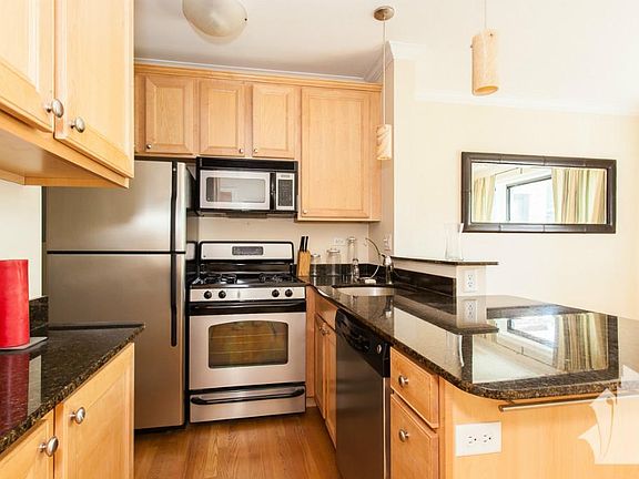 3rd image of 560 W Deming Pl #3