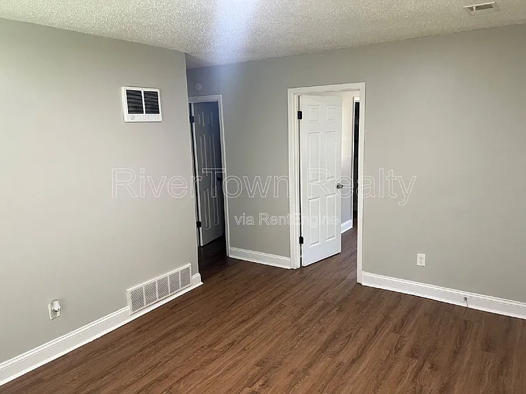 1059 Eyers Rd — Photo 5