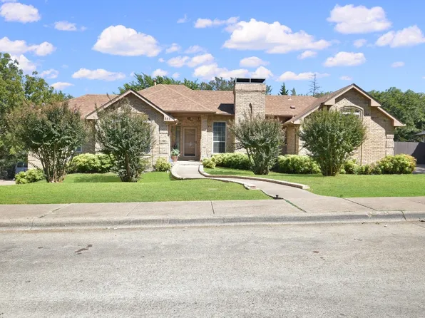 557 Ten Mile Dr, Desoto, TX 75115