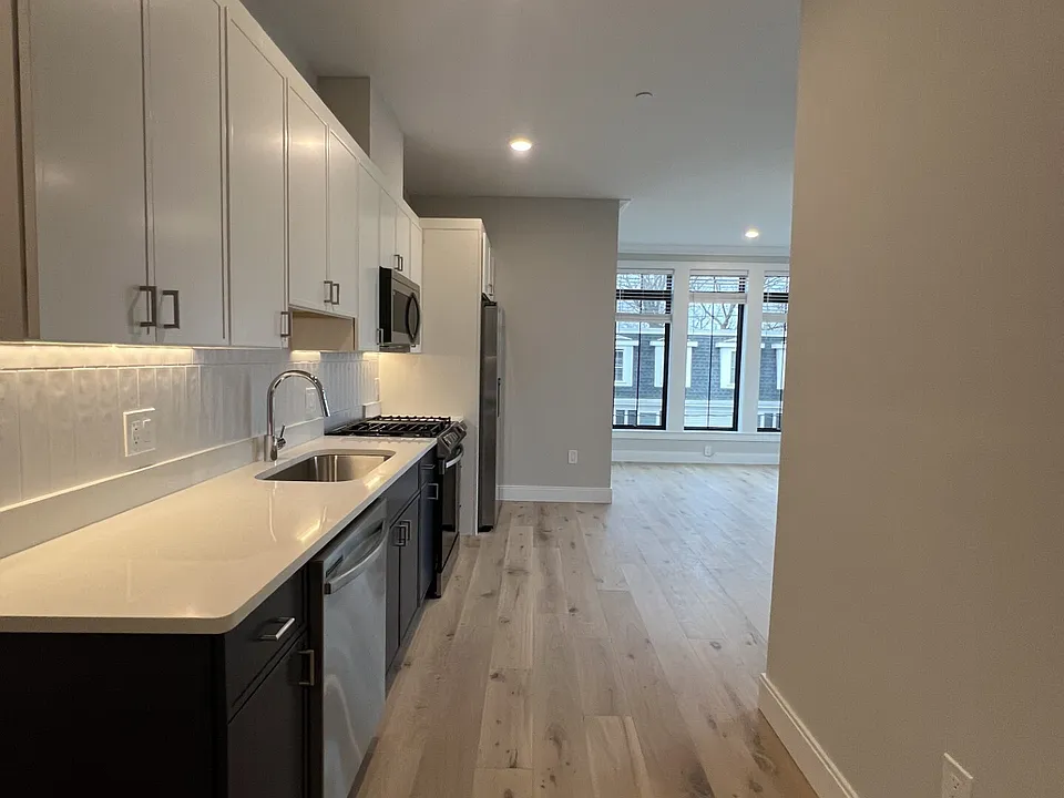 159 Everett St #302
