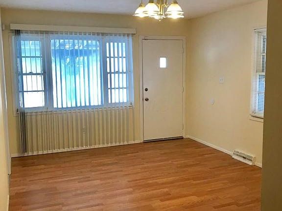 3rd image of 1094 Leona Ave