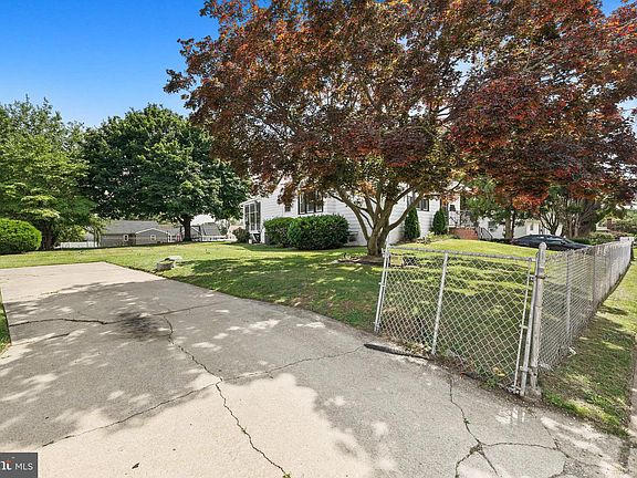 4th image of 36 Apple Ave
